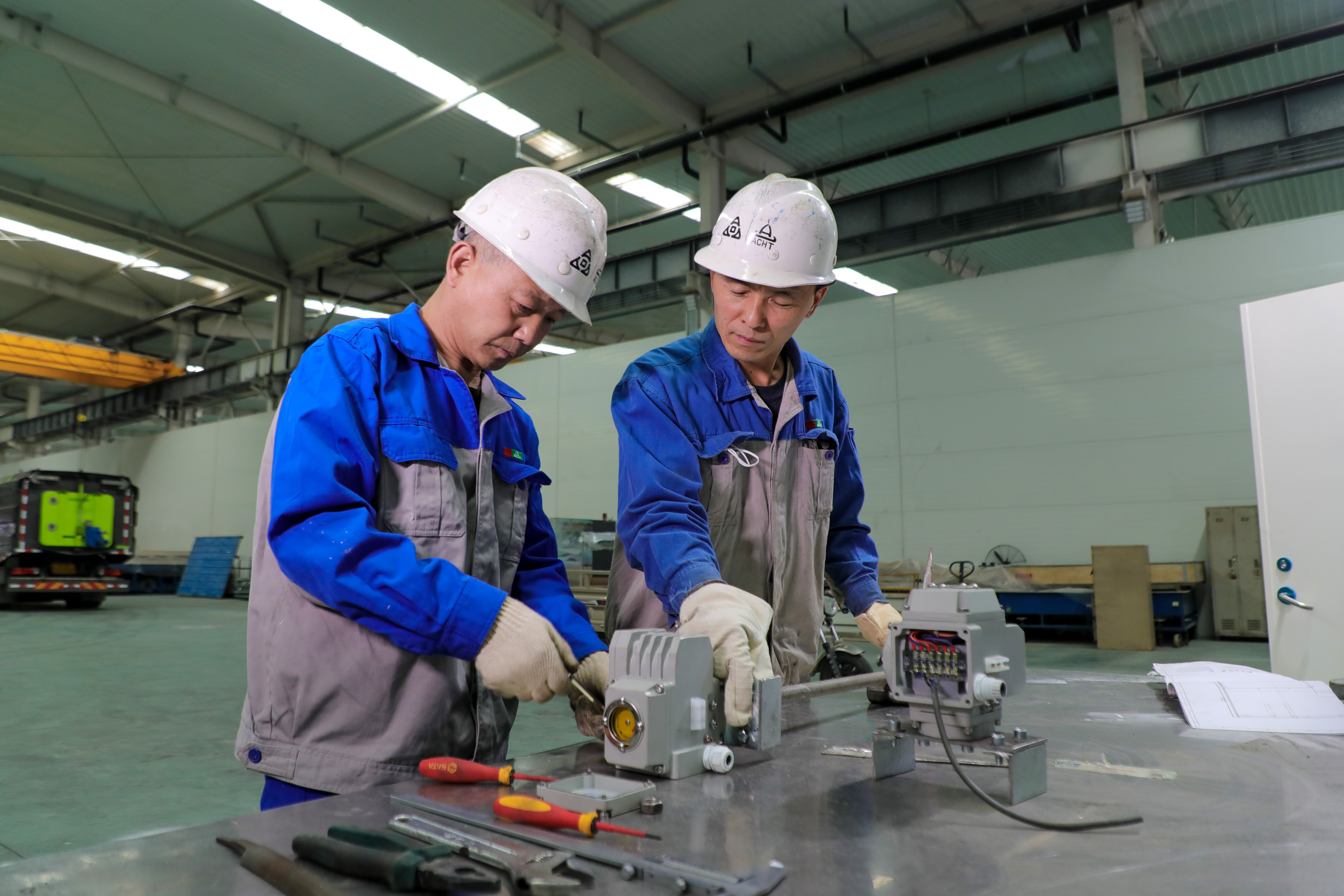 安陽市工人先鋒號：光熱科技設(shè)備維修車間整備系