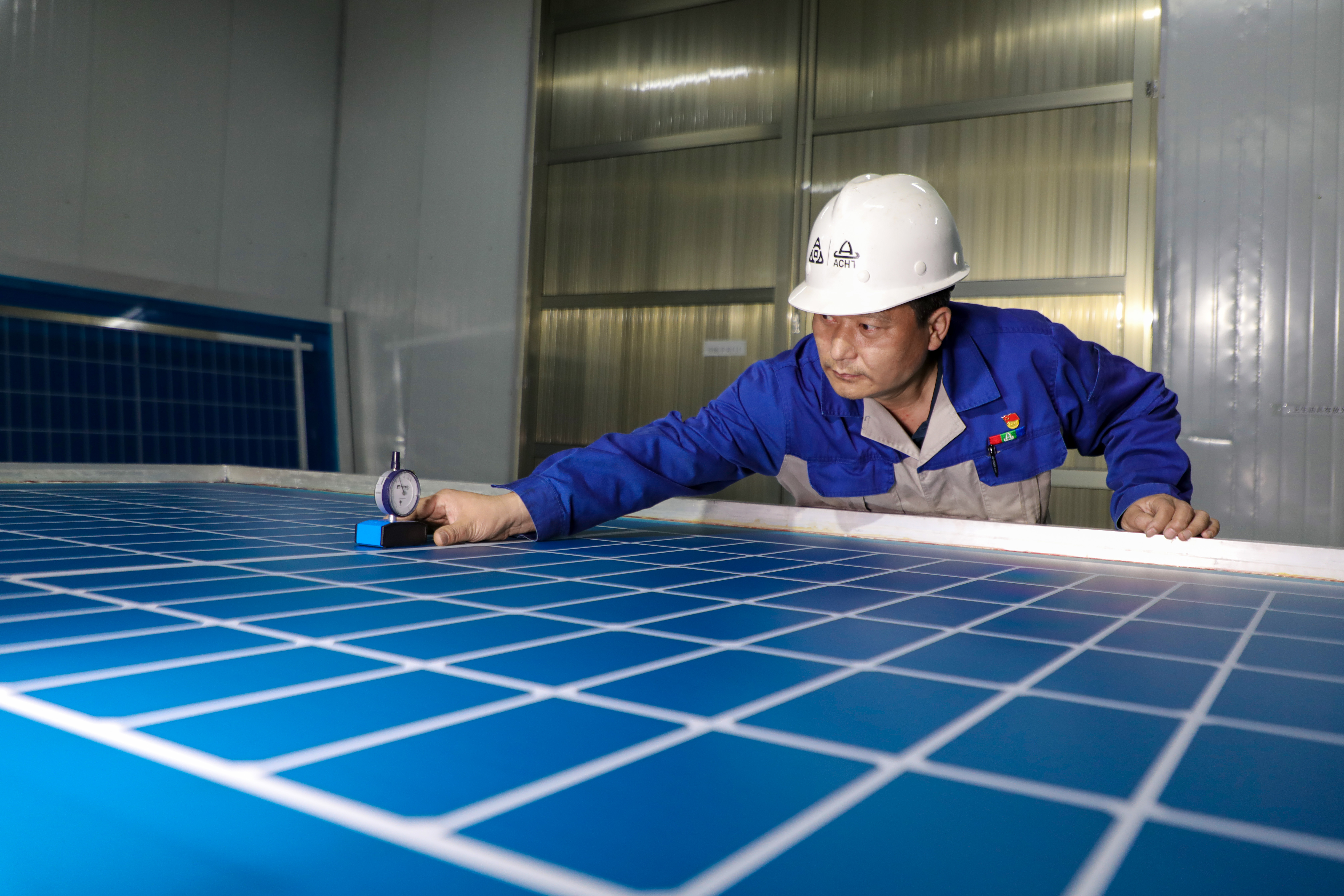 安陽市五一勞動(dòng)獎(jiǎng)?wù)芦@得者趙俊濤：采擷太陽之光，追求綠色事業(yè)