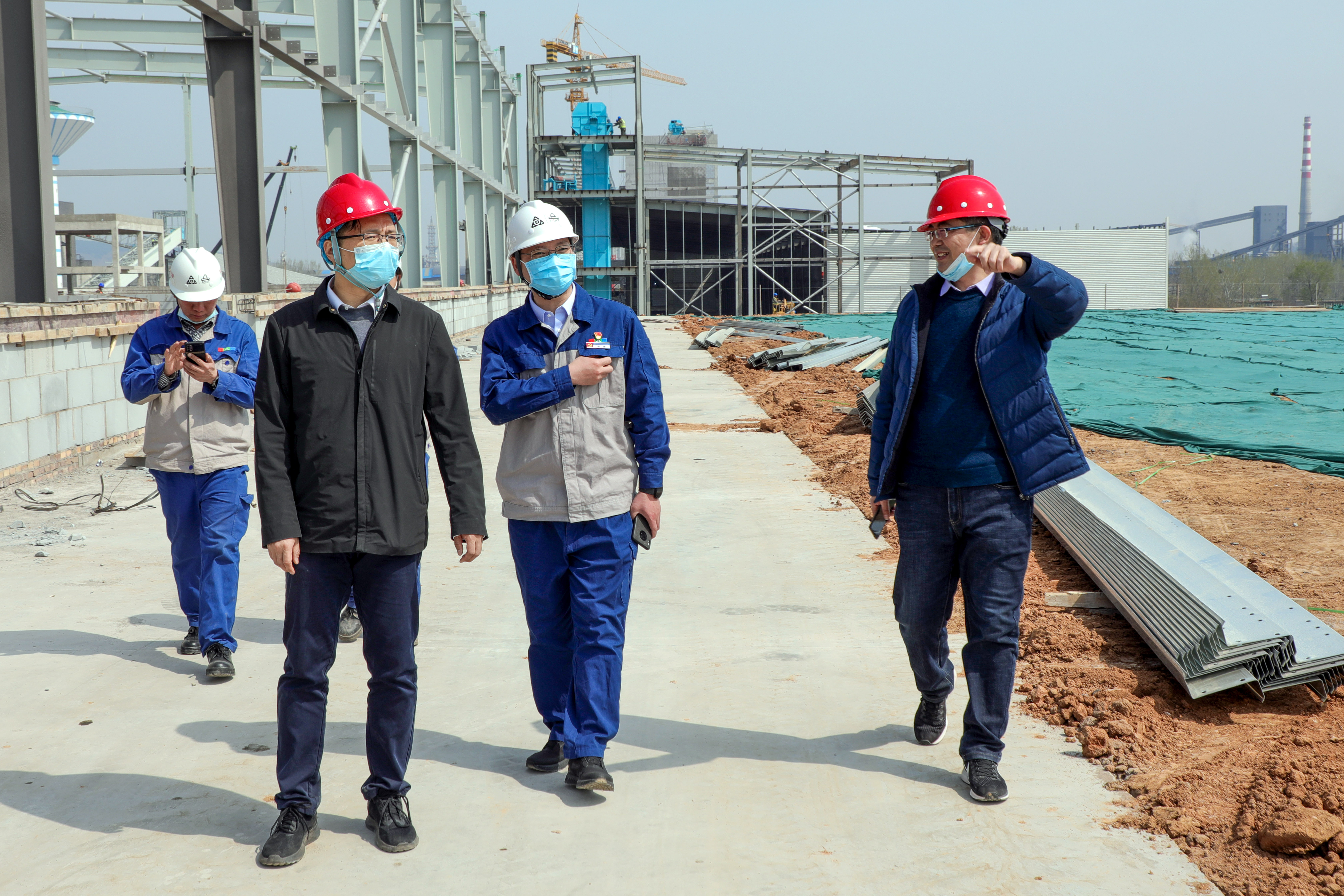 重要進(jìn)展！許昌安彩熔窯大碹順利合攏