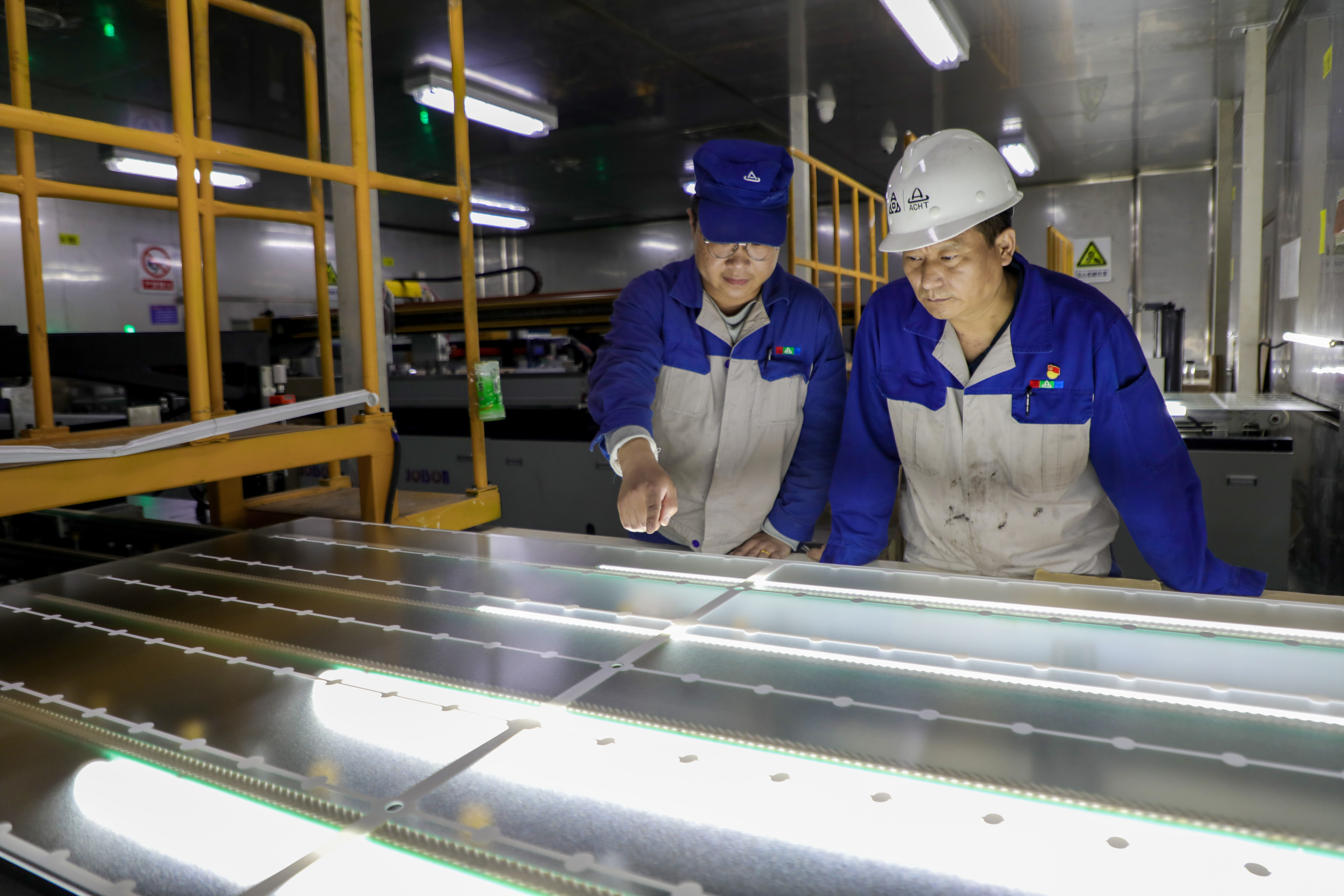 安陽市五一勞動(dòng)獎(jiǎng)?wù)芦@得者趙俊濤：采擷太陽之光，追求綠色事業(yè)