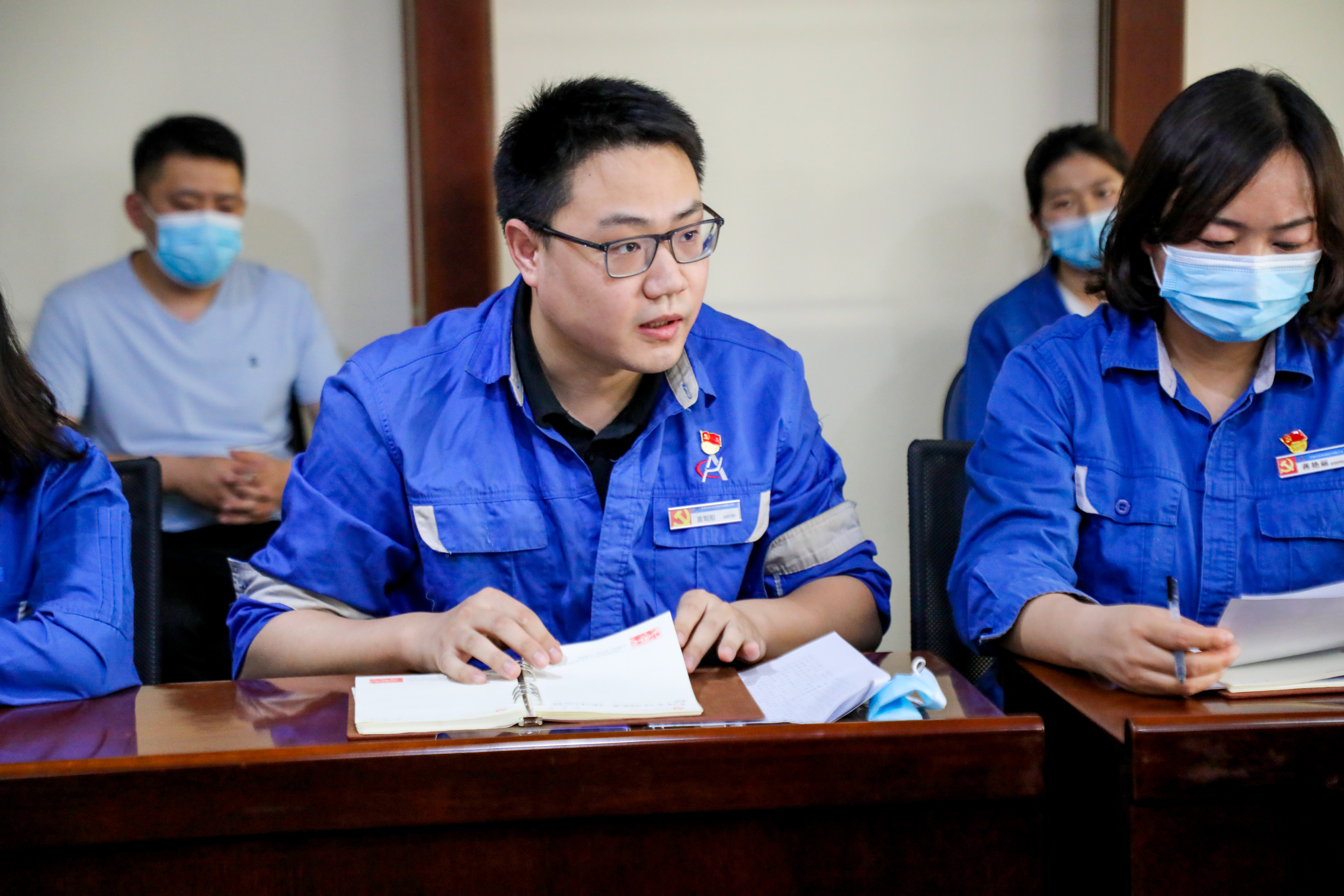 青春賽道 奮斗有光｜安彩高科開(kāi)展青年員工座談會(huì)