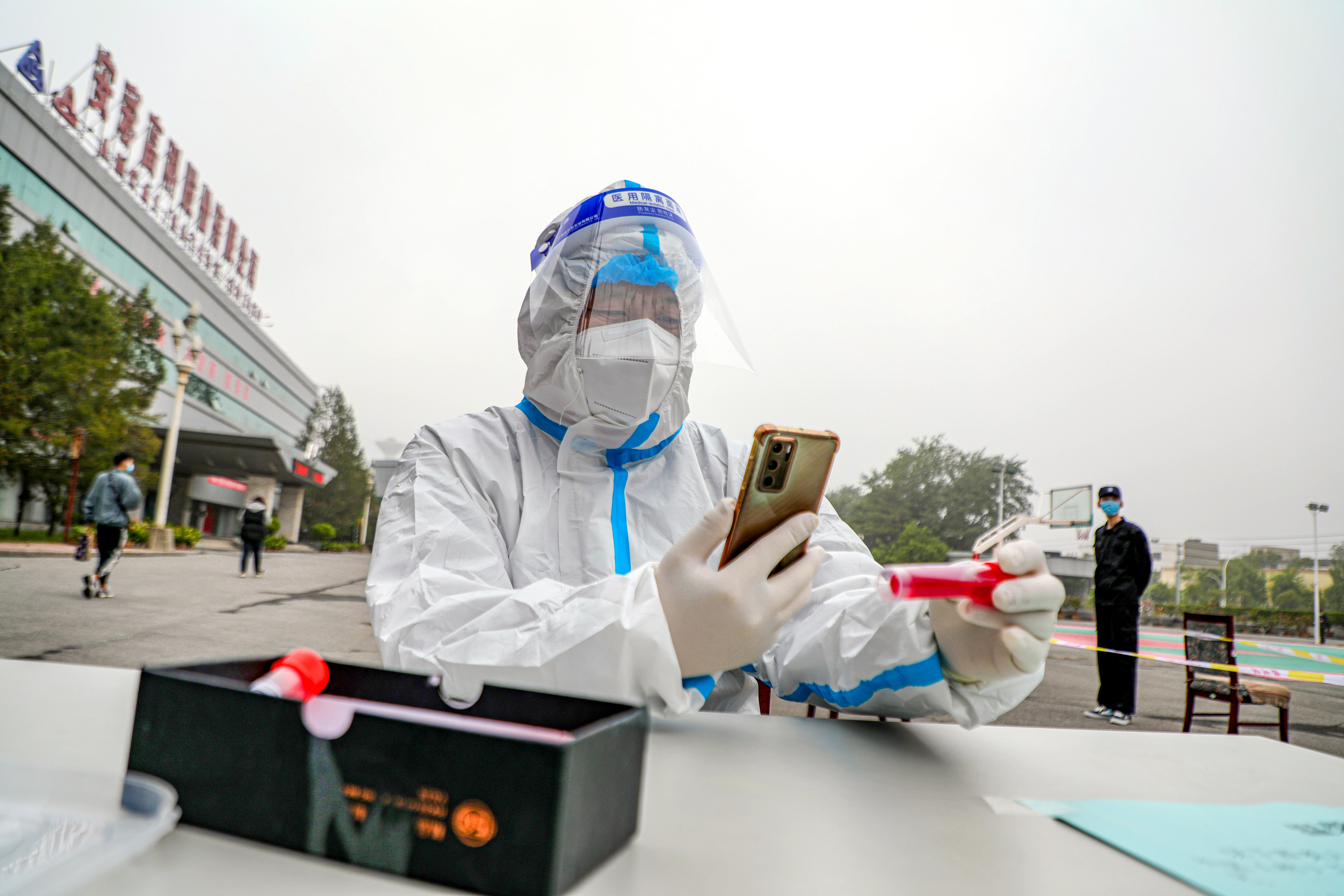 安彩高科：抗疫路上，從來都是“雙向奔赴”！