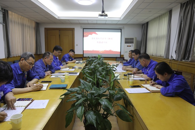 安彩朗朗讀書處，夏木蔭蔭正可人——安彩高科舉辦首期黨史學(xué)習(xí)教育專題讀書班