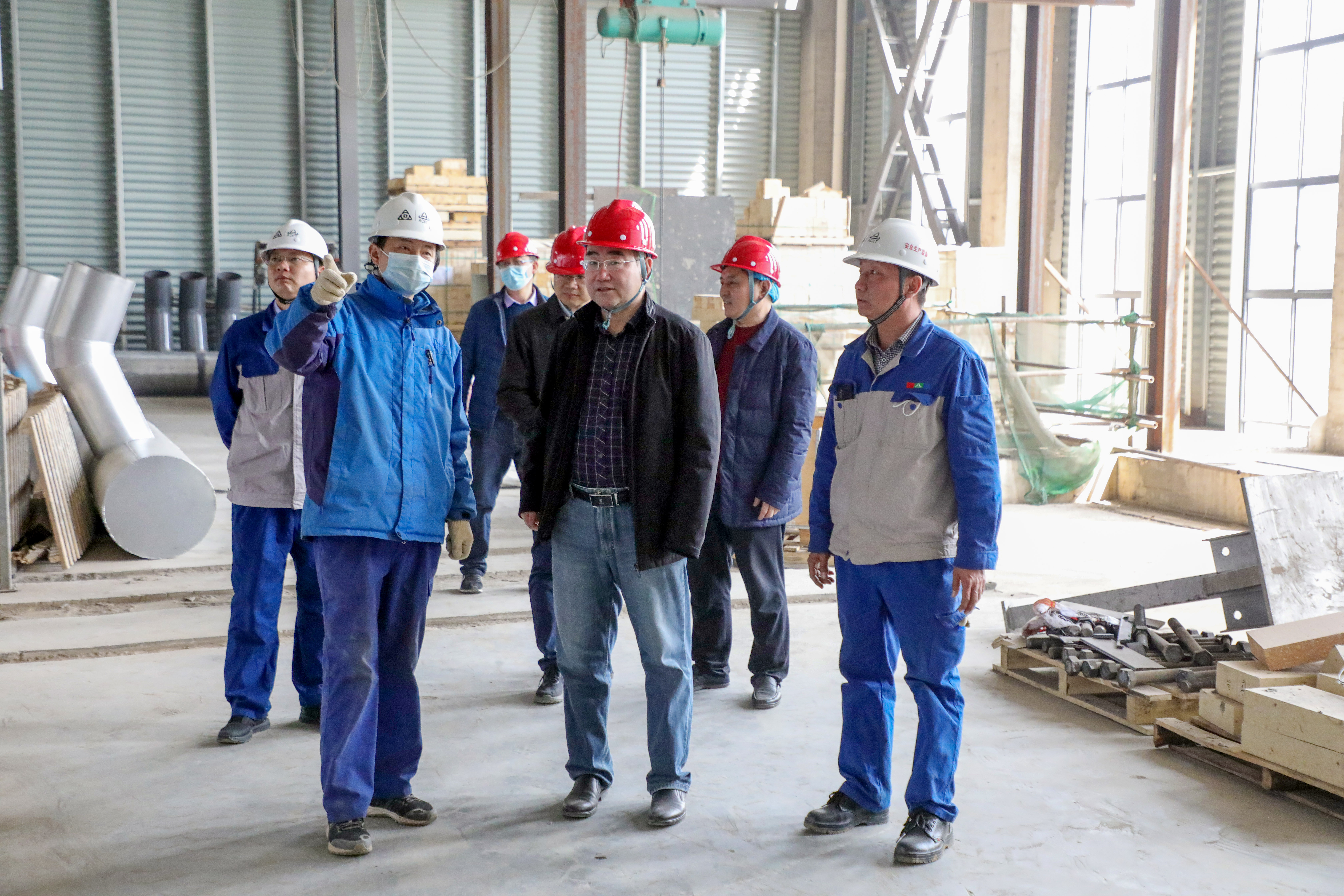 重要進(jìn)展！許昌安彩熔窯大碹順利合攏