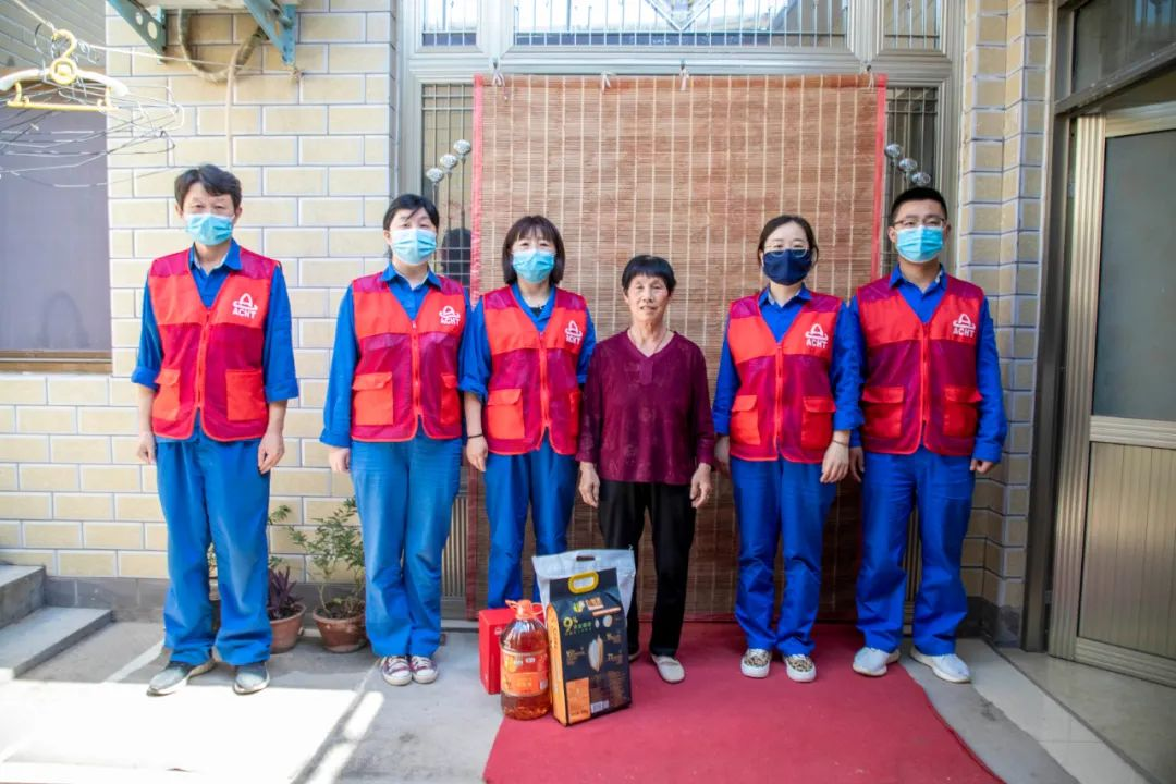 端午送溫暖 幫扶“粽”是情——安彩高科開(kāi)展端午節(jié)走訪慰問(wèn)活動(dòng)