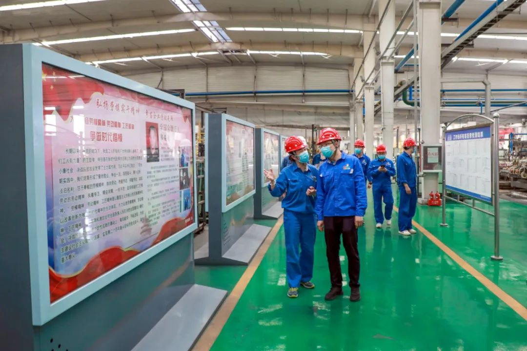 翠籠蒲艾香，慰問送安康——安彩高科總經(jīng)理端午節(jié)慰問一線職工