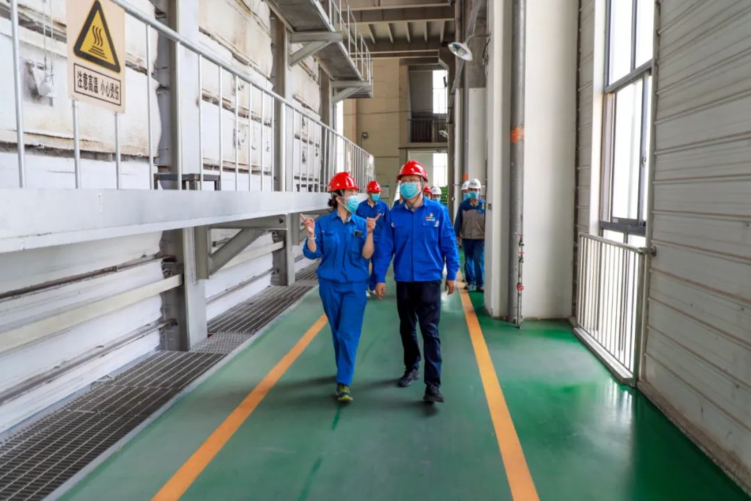 翠籠蒲艾香，慰問送安康——安彩高科總經(jīng)理端午節(jié)慰問一線職工