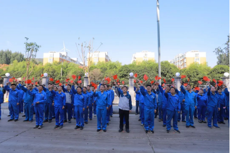 凝心聚力謀發(fā)展，砥礪奮進向未來——許昌安彩舉行國慶升國旗儀式