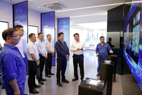 打造向上向前第一象限生力軍 錘煉甘于做人做事作難、受苦受累受屈的企業(yè)家隊(duì)伍——河南投資集團(tuán)黨委書(shū)記、董事長(zhǎng)劉新勇蒞臨安彩高科開(kāi)展主題教育調(diào)研