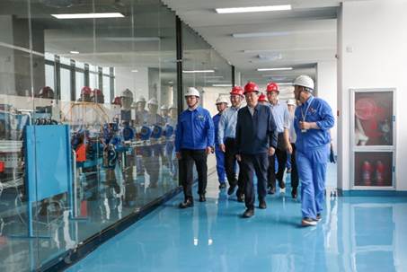 打造向上向前第一象限生力軍 錘煉甘于做人做事作難、受苦受累受屈的企業(yè)家隊(duì)伍——河南投資集團(tuán)黨委書(shū)記、董事長(zhǎng)劉新勇蒞臨安彩高科開(kāi)展主題教育調(diào)研