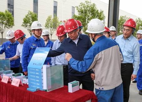 打造向上向前第一象限生力軍 錘煉甘于做人做事作難、受苦受累受屈的企業(yè)家隊(duì)伍——河南投資集團(tuán)黨委書(shū)記、董事長(zhǎng)劉新勇蒞臨安彩高科開(kāi)展主題教育調(diào)研